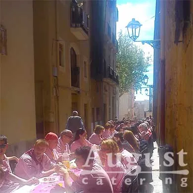 Festa popular al carrer amb servei de càtering d'August Càtering